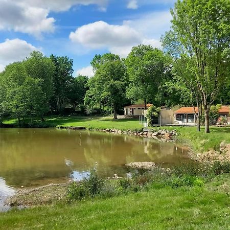 Chalet Simple Au Camping L'Etruyere Au Lac La Tardiere Buitenkant foto