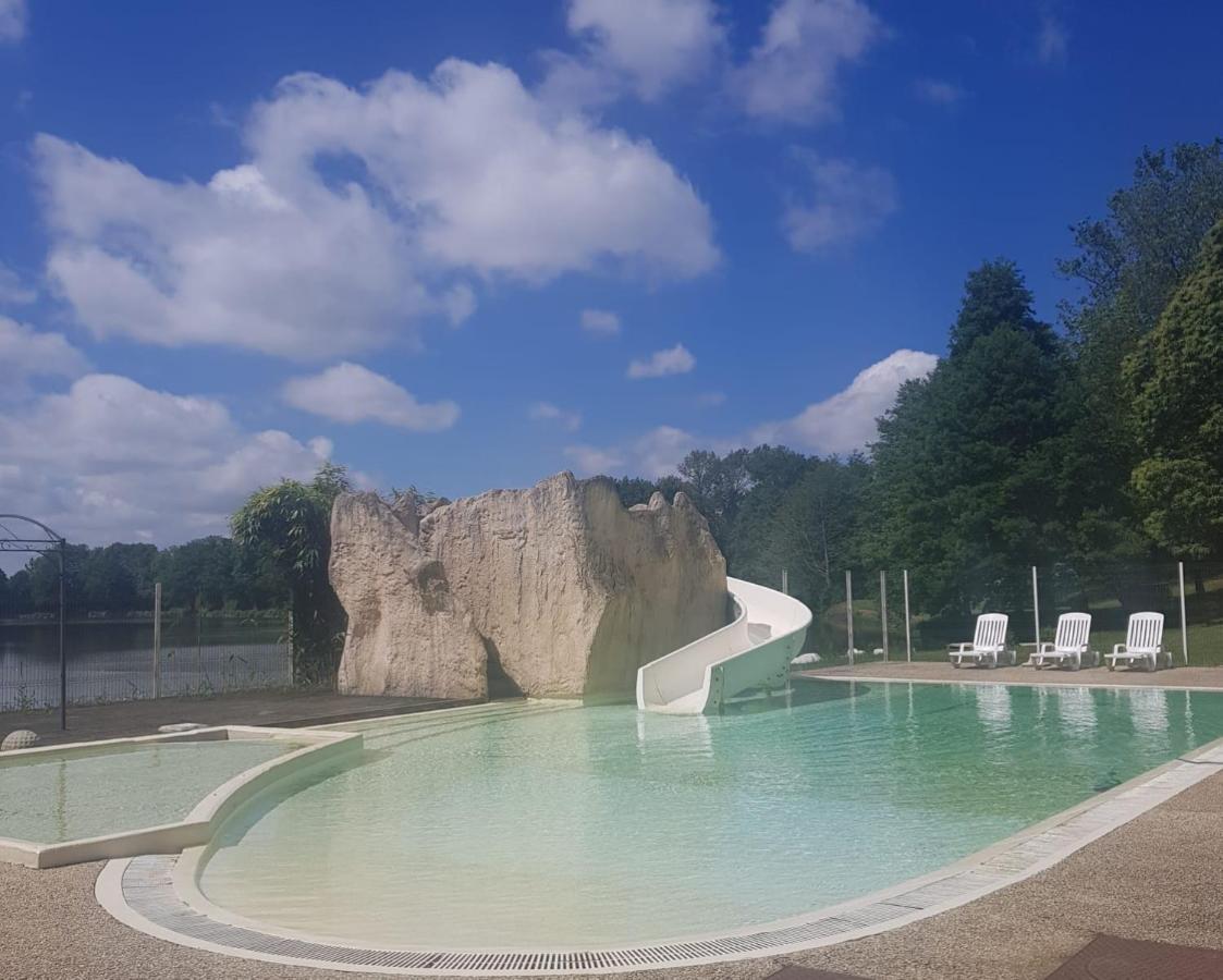 Chalet Simple Au Camping L'Etruyere Au Lac La Tardiere Buitenkant foto