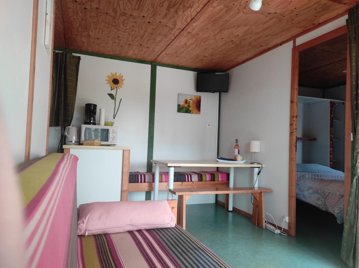 Chalet Simple Au Camping L'Etruyere Au Lac La Tardiere Buitenkant foto