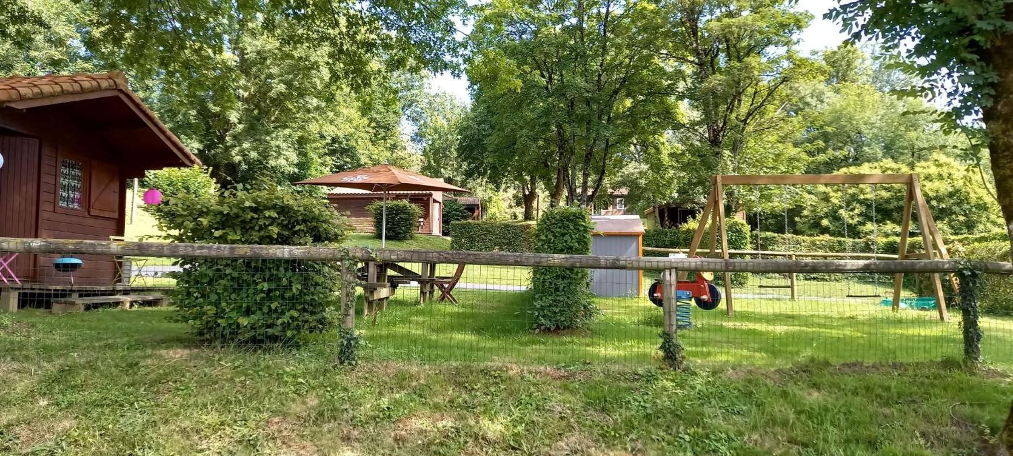 Chalet Simple Au Camping L'Etruyere Au Lac La Tardiere Buitenkant foto